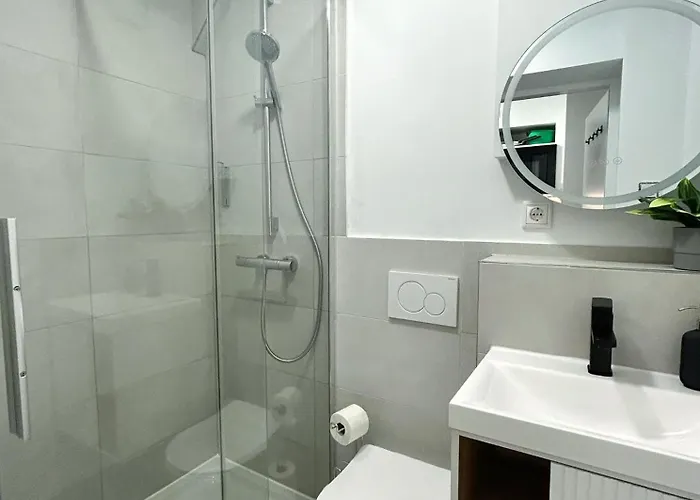 Stylish In Eimsbuettel For 4 Apartment